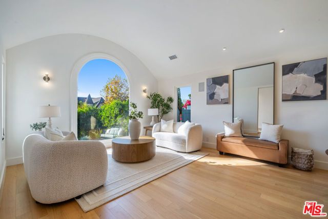 1222 S Genesee Avenue, Los Angeles, CA 90019