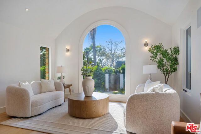 1222 S Genesee Avenue, Los Angeles, CA 90019