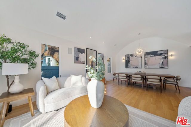 1222 S Genesee Avenue, Los Angeles, CA 90019