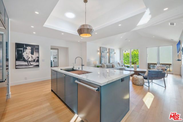 1222 S Genesee Avenue, Los Angeles, CA 90019