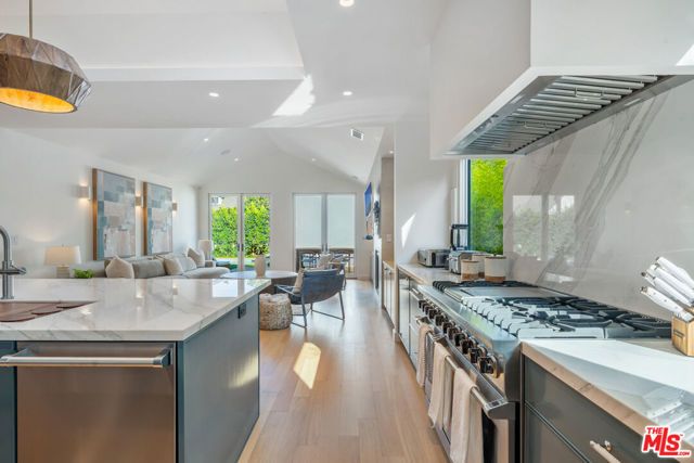 1222 S Genesee Avenue, Los Angeles, CA 90019