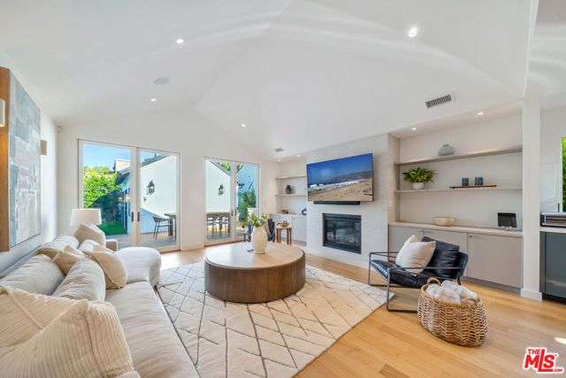 1222 S Genesee Avenue, Los Angeles, CA 90019
