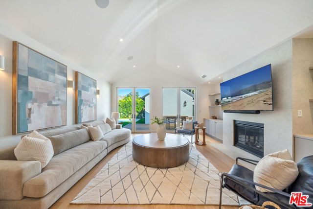 1222 S Genesee Avenue, Los Angeles, CA 90019