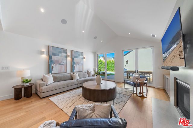 1222 S Genesee Avenue, Los Angeles, CA 90019
