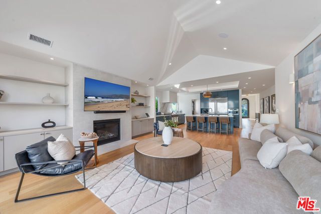 1222 S Genesee Avenue, Los Angeles, CA 90019
