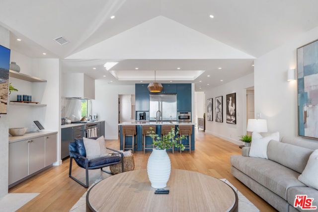 1222 S Genesee Avenue, Los Angeles, CA 90019