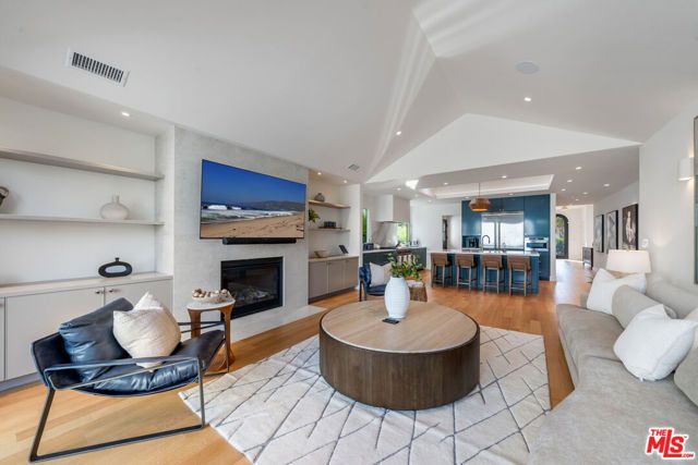 1222 S Genesee Avenue, Los Angeles, CA 90019