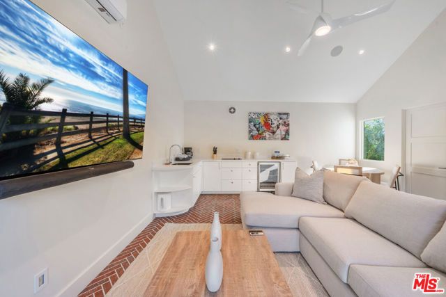 1222 S Genesee Avenue, Los Angeles, CA 90019