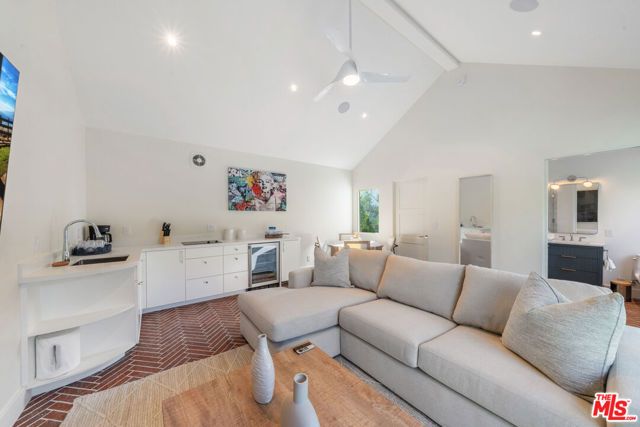 1222 S Genesee Avenue, Los Angeles, CA 90019