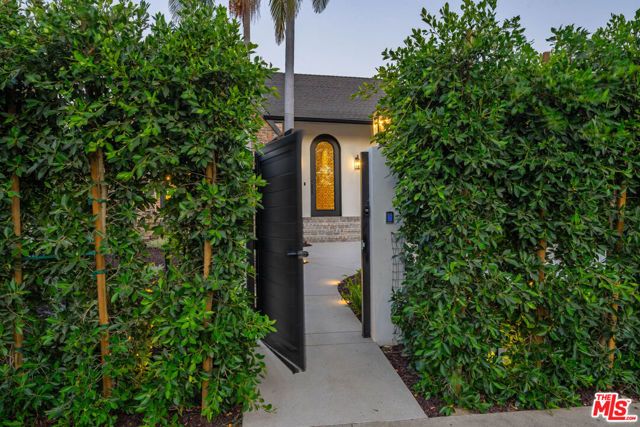 1222 S Genesee Avenue, Los Angeles, CA 90019