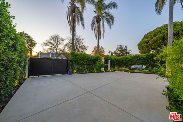1222 S Genesee Avenue, Los Angeles, CA 90019