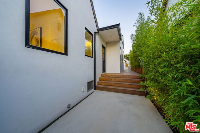1222 S Genesee Avenue, Los Angeles, CA 90019