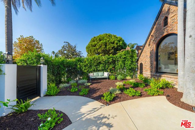 1222 S Genesee Avenue, Los Angeles, CA 90019
