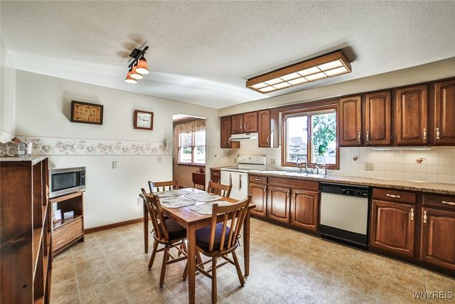 27 Independence Drive, Lockport City, NY 14094