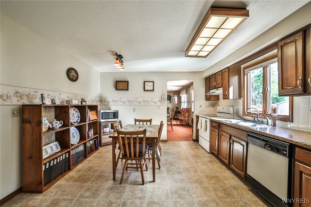 27 Independence Drive, Lockport City, NY 14094