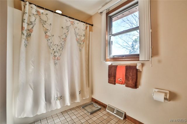 27 Independence Drive, Lockport City, NY 14094