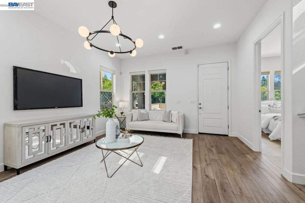 Image 7 of property listing at 3135 Central Pkwy, Dublin, CA 94568