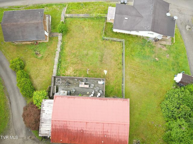 8126 South River Road, Pound, VA 24279