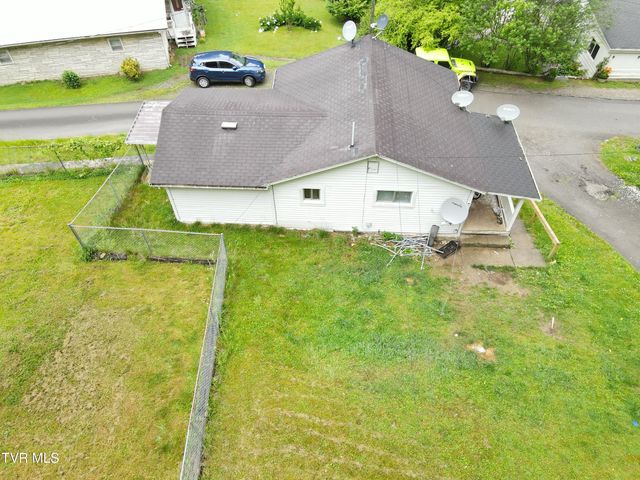 8126 South River Road, Pound, VA 24279