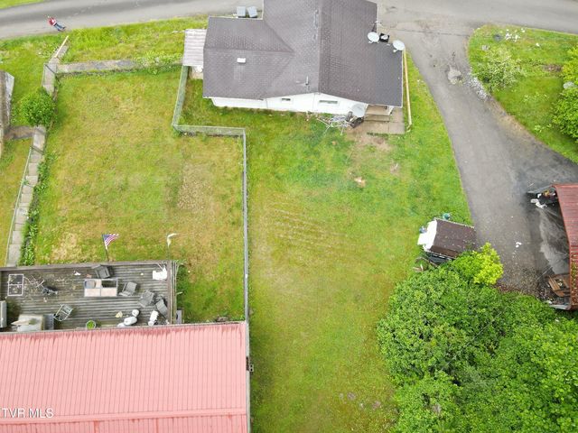 8126 South River Road, Pound, VA 24279