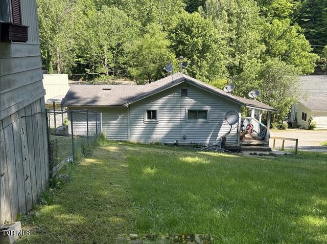 8126 South River Road, Pound, VA 24279