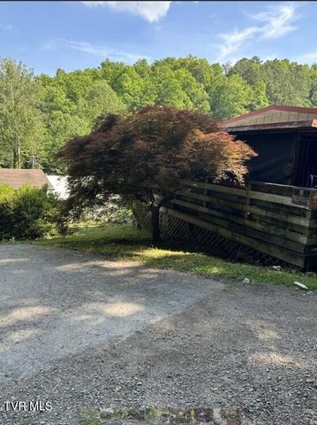 8126 South River Road, Pound, VA 24279