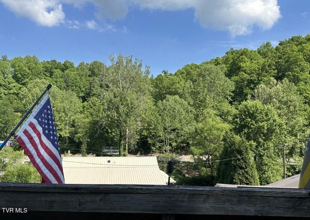 8126 South River Road, Pound, VA 24279