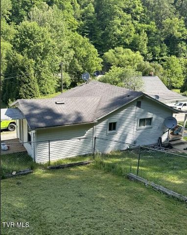 8126 South River Road, Pound, VA 24279
