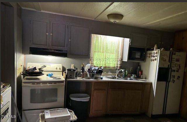 8126 South River Road, Pound, VA 24279