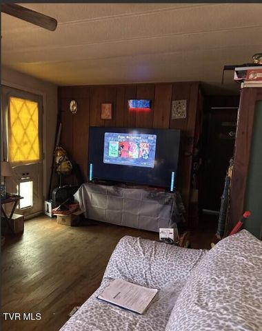 8126 South River Road, Pound, VA 24279
