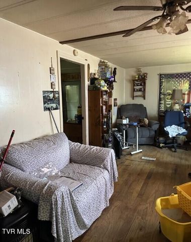 8126 South River Road, Pound, VA 24279