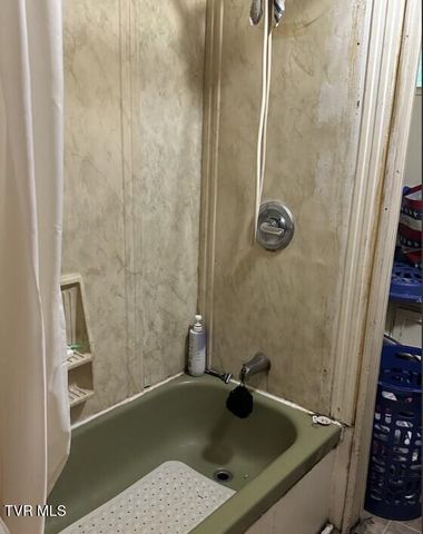8126 South River Road, Pound, VA 24279