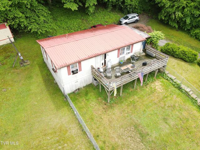 8126 South River Road, Pound, VA 24279