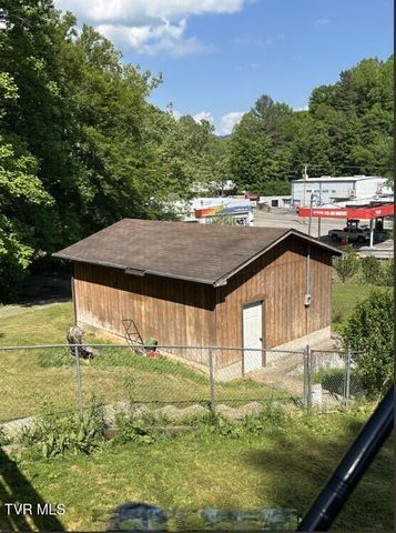8126 South River Road, Pound, VA 24279