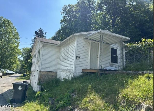 8126 South River Road, Pound, VA 24279