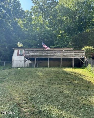 8126 South River Road, Pound, VA 24279