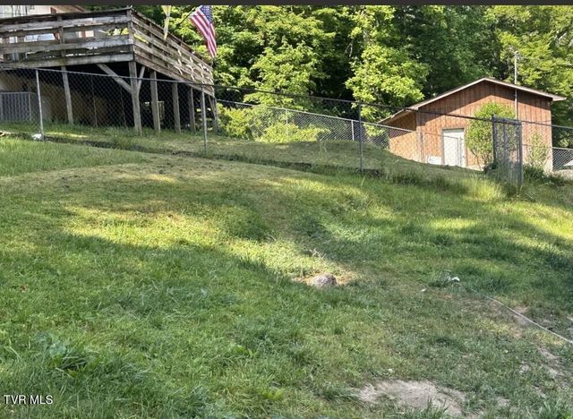 8126 South River Road, Pound, VA 24279