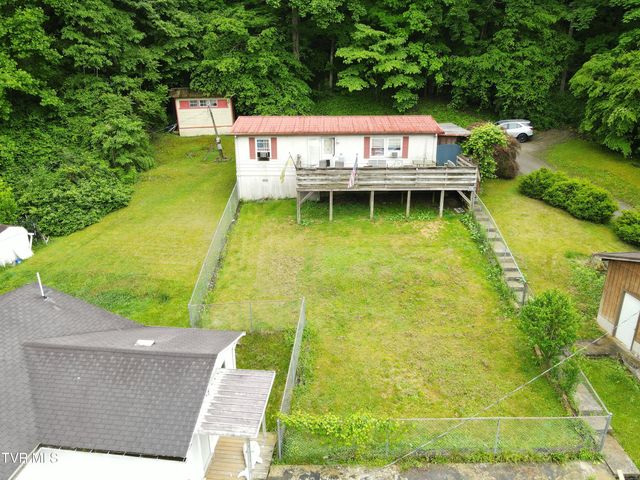 8126 South River Road, Pound, VA 24279