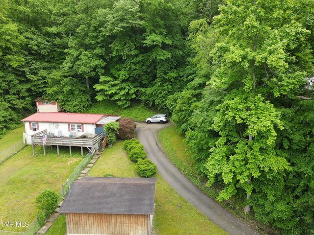 8126 South River Road, Pound, VA 24279
