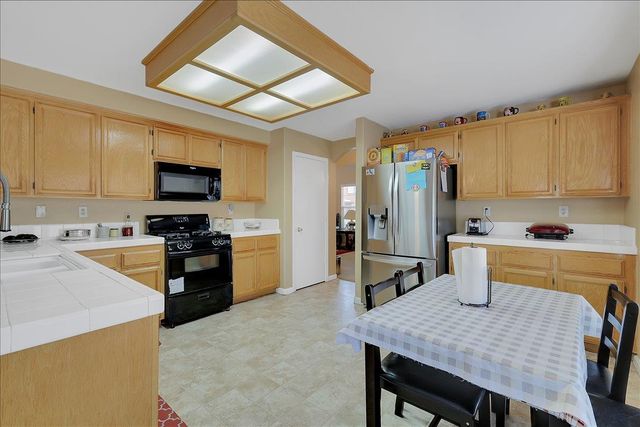 407 Whiterock Dr, Yuba City, CA 95991