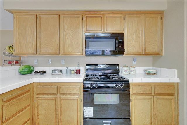 407 Whiterock Dr, Yuba City, CA 95991