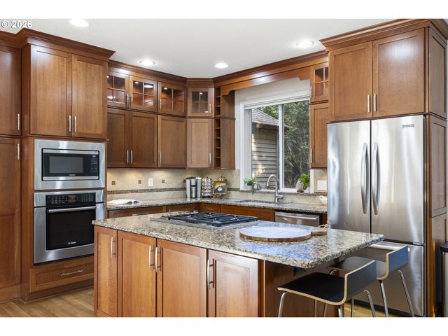 19775 SPRING RIDGE Dr, West Linn, OR 97068