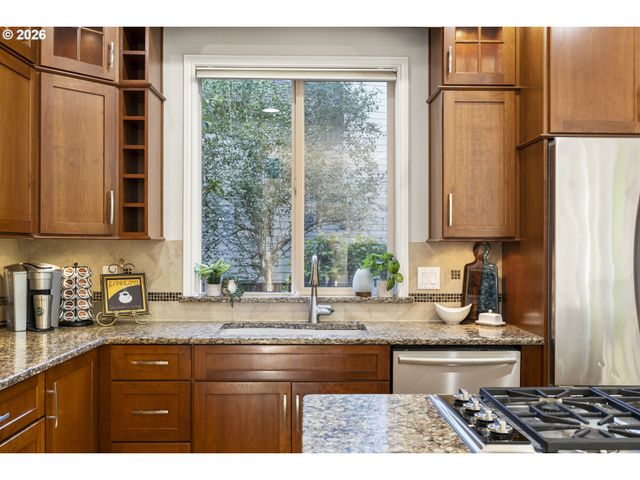 19775 SPRING RIDGE Dr, West Linn, OR 97068