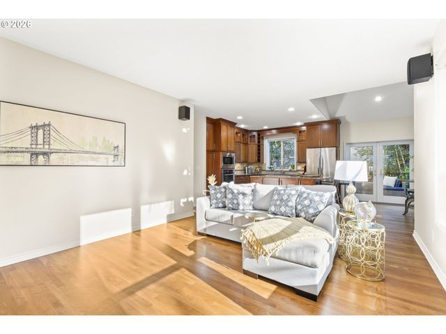 19775 SPRING RIDGE Dr, West Linn, OR 97068