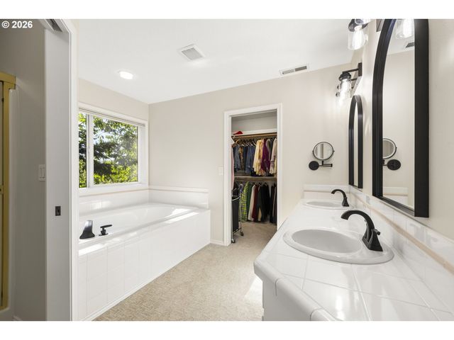 19775 SPRING RIDGE Dr, West Linn, OR 97068