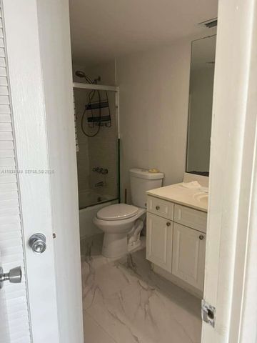 19390 Collins Ave PH-11, Sunny Isles Beach, FL 33160