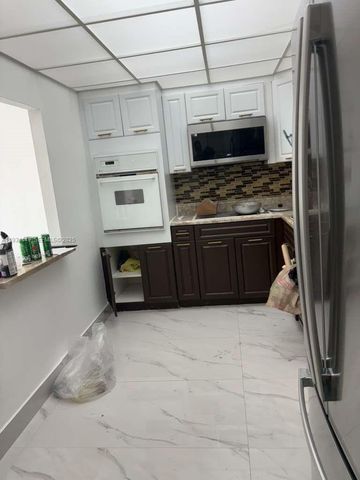 19390 Collins Ave PH-11, Sunny Isles Beach, FL 33160