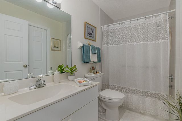 720 Lake Orchid Circle 202, Vero Beach, FL 32962