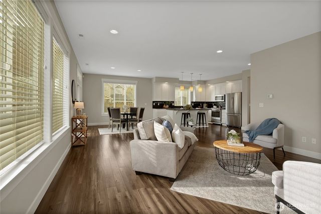 14925 Benton Loop, Sumner, WA 98390