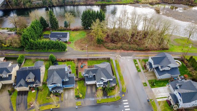 14925 Benton Loop, Sumner, WA 98390